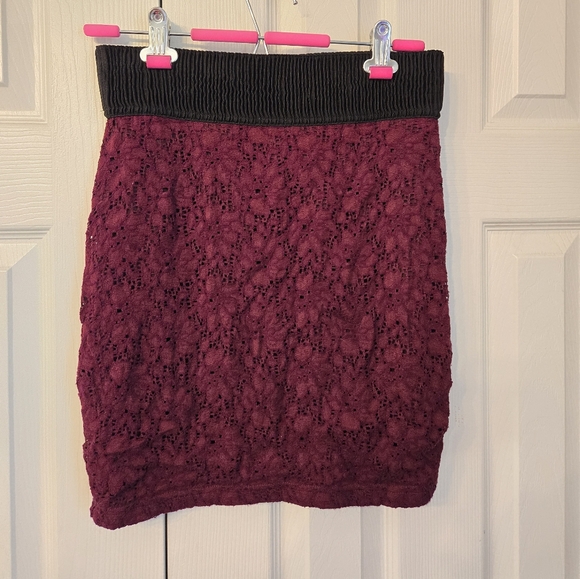 (S) Dynamite Pink Lace Lined Skirt - Picture 2 of 4